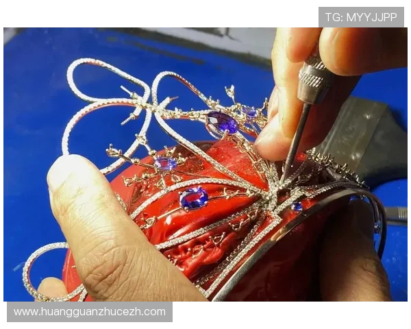 皇冠设计中的宝石选择与搭配技巧，提升整体奢华感与视觉冲击力